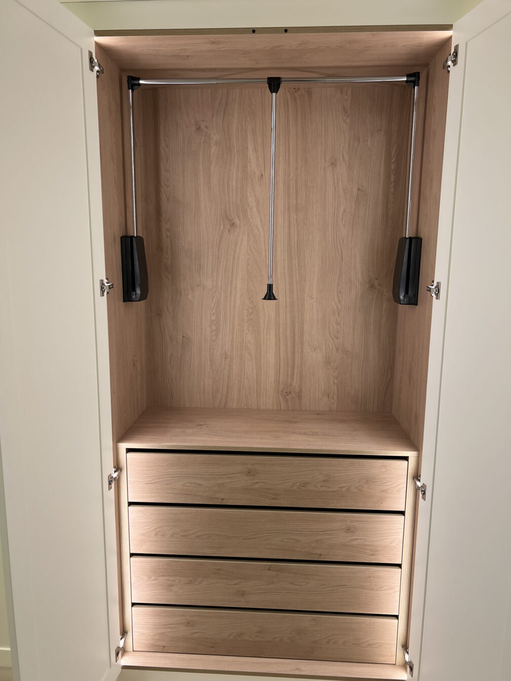 Wardrobes lightseggeroak scaled